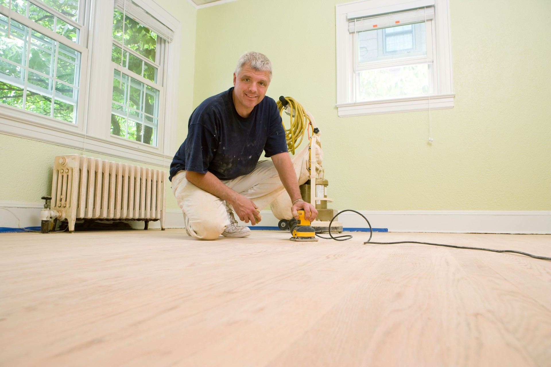 Carpenter Refinishing Hardwood floors